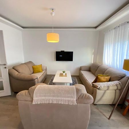 Home Mia Airport Podgorica Eksteriør billede