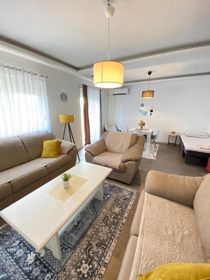 Home Mia Airport Podgorica Eksteriør billede